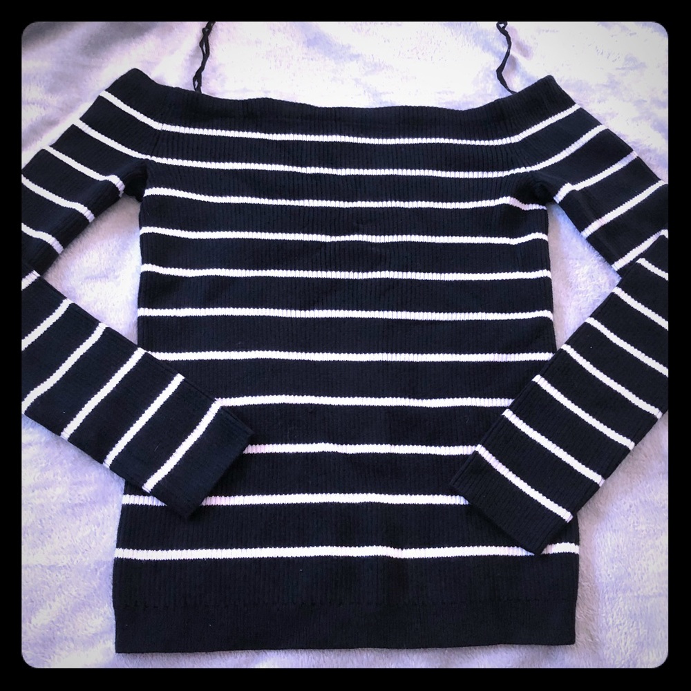 Off the shoulder long sleeve